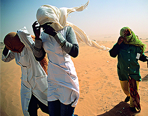 Contra viento y arena: el español en el desierto